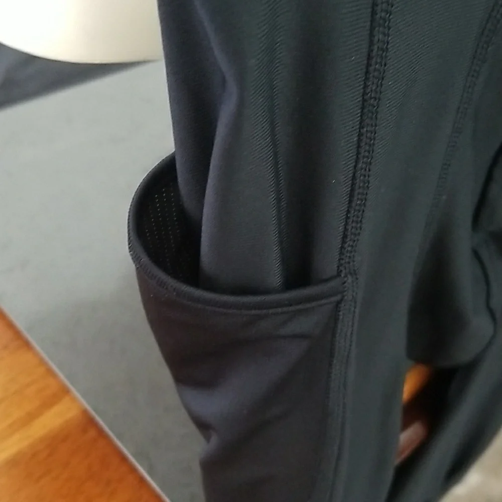 Under Armour HeatGear Compression Leggings - Size Medium - Picture 4 of 10